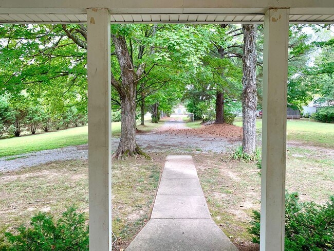 Foto del edificio - 2173 Old Russellville Rd