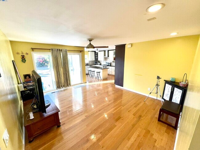 Building Photo - 1399 Camero Way