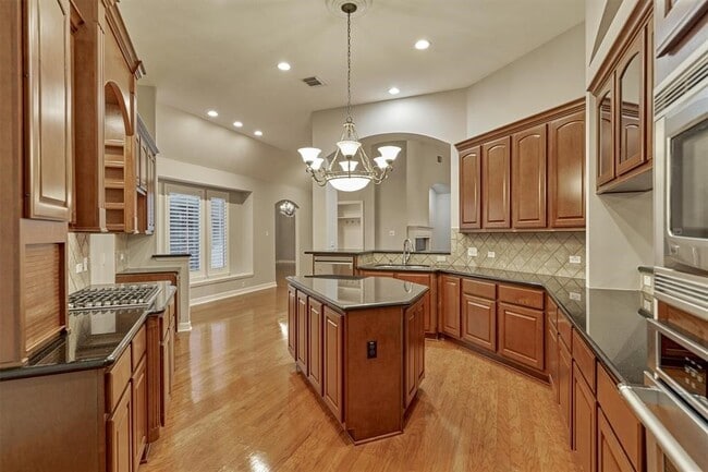 Building Photo - 20806 E Cameron Ridge Dr