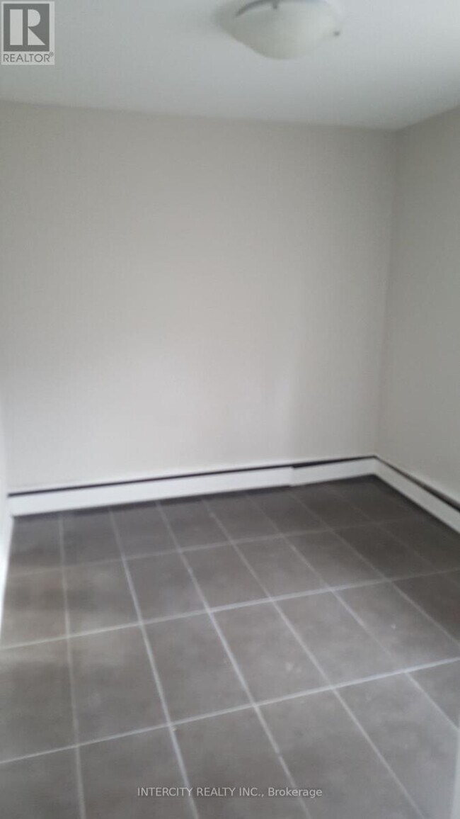 Photo du bâtiment - 14 N Alarton St