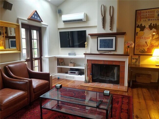 Foto del edificio - 113 Coggeshall Ave