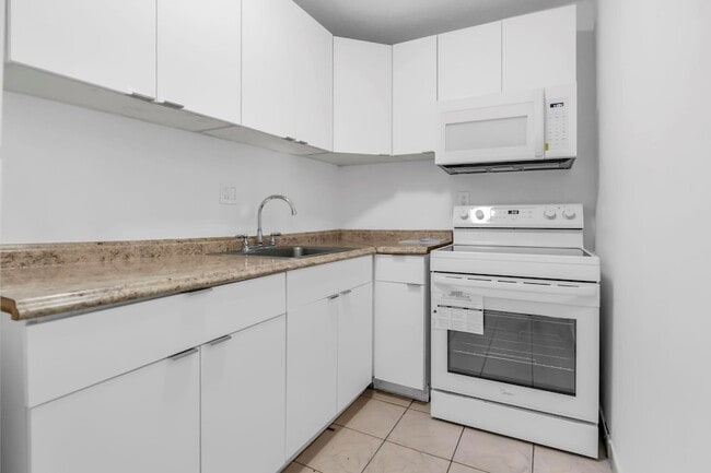 Foto del edificio - 4801 NW 7th St