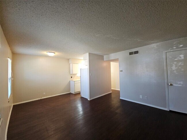 Building Photo - 3413 Willowrun Dr