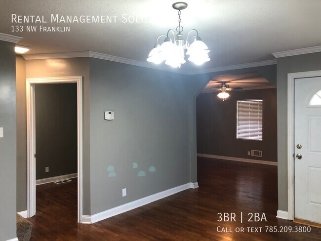 Building Photo - *MOVE IN SPECIAL* 133 NW Franklin- 3 BED/1...