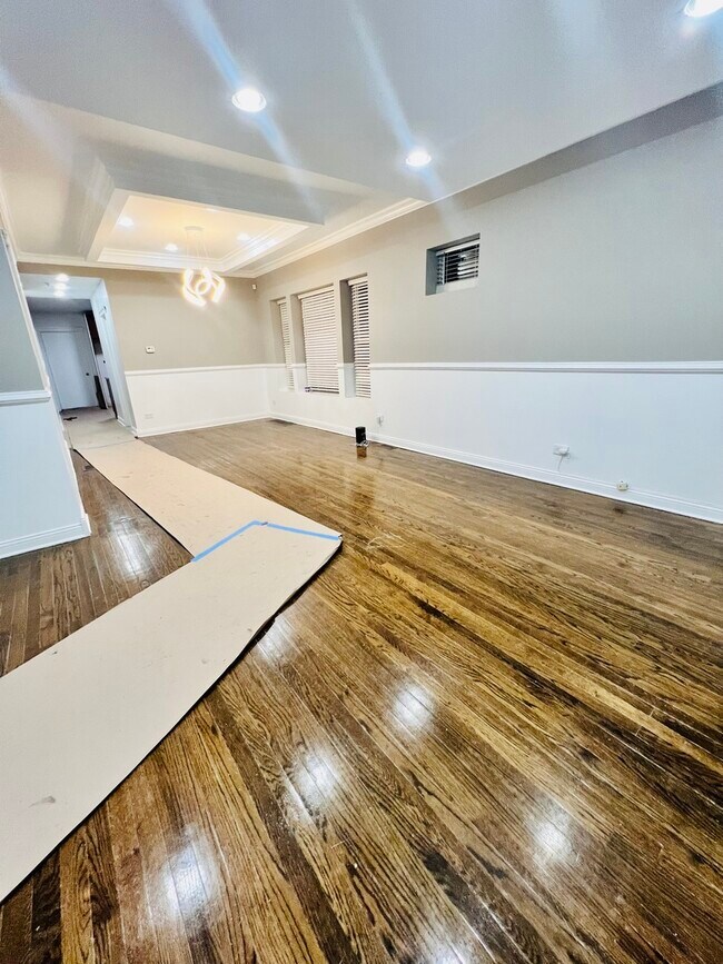 Building Photo - 7433 S Perry Ave