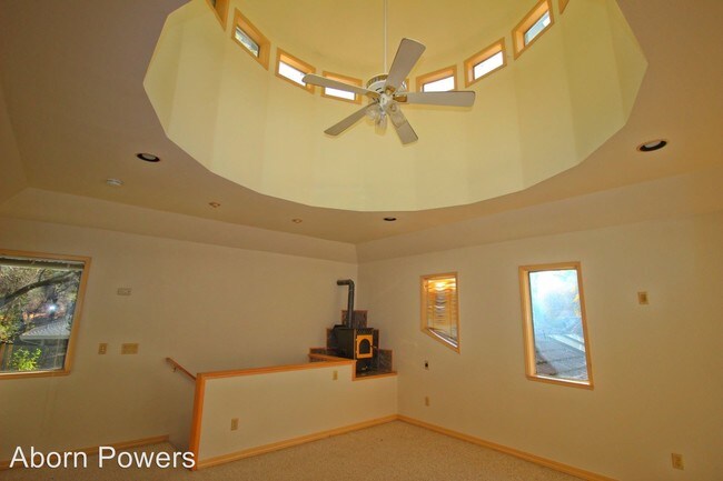 Building Photo - 3 br, 2.5 bath House - 1623 Lakehills Drive