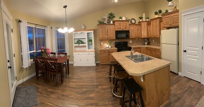Building Photo - 5044 Lily Ln