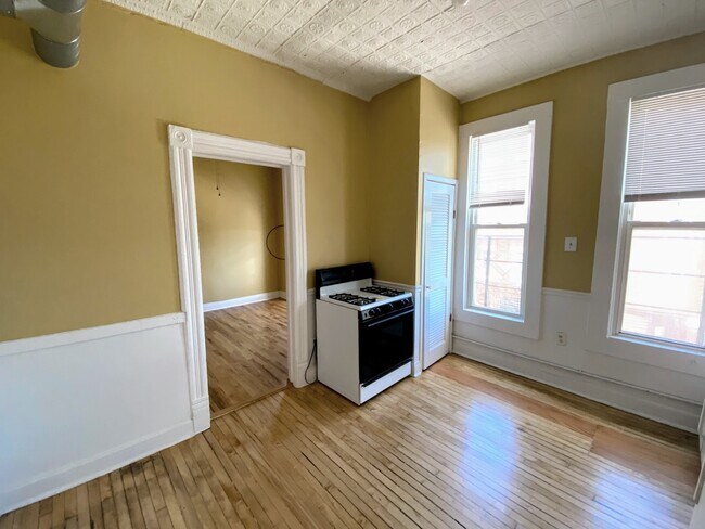 Building Photo - 1362 N Bosworth Ave
