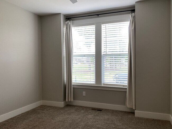 Building Photo - Beautiful Craftsman Style Home in Nolensville