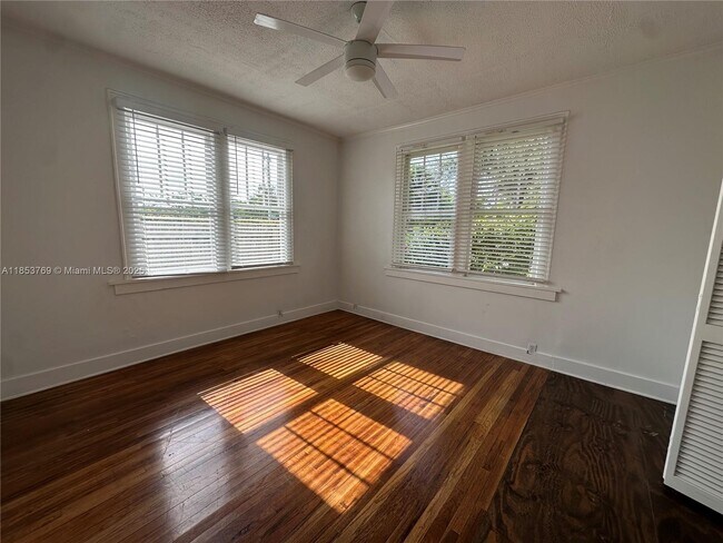 Foto del edificio - 411 SW 19th St