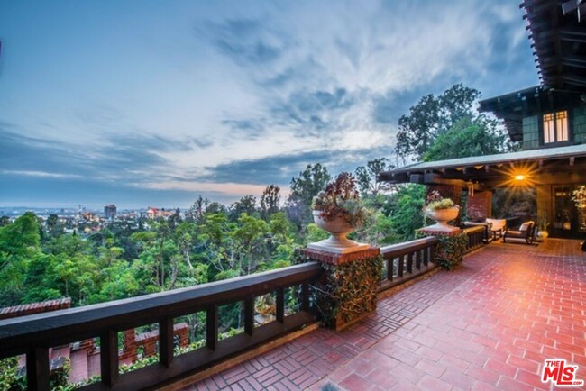 Foto del edificio - 5771 Valley Oak Dr