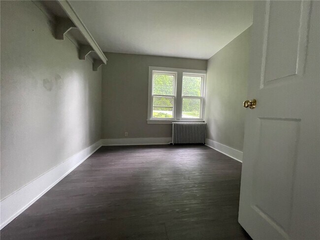 Foto del edificio - 654 Spencer Rd
