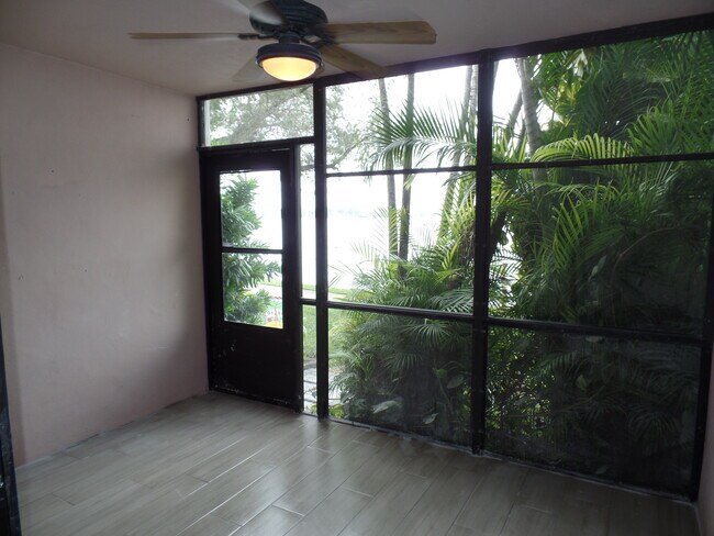 Foto del edificio - 109 Lake Emerald Dr