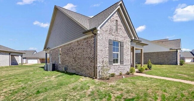 Building Photo - 660 Bolivar Dr