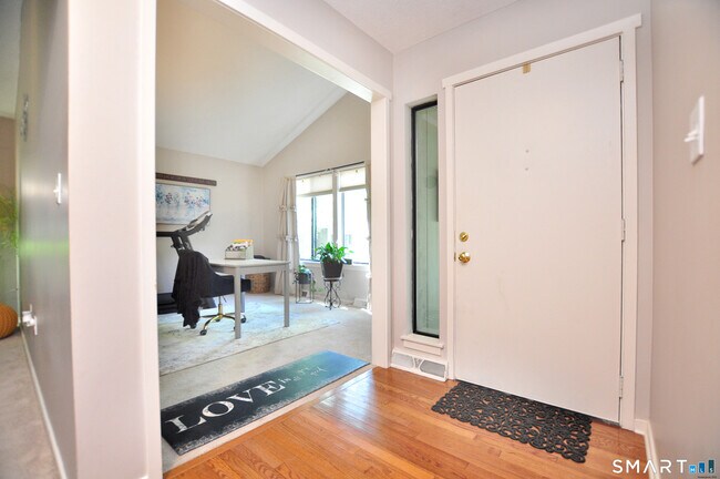 Foto del edificio - 16 Applewood Ln