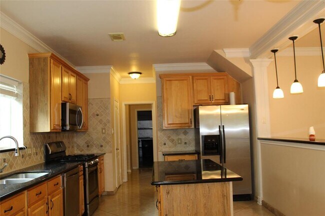 Foto del edificio - 1915 Bevington Oaks Cir