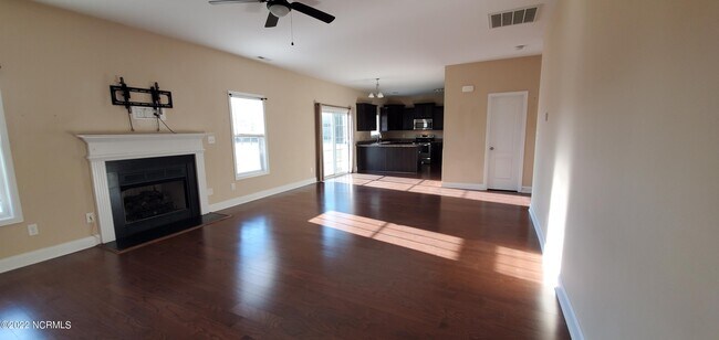 Foto del edificio - 200 Thistle Ct