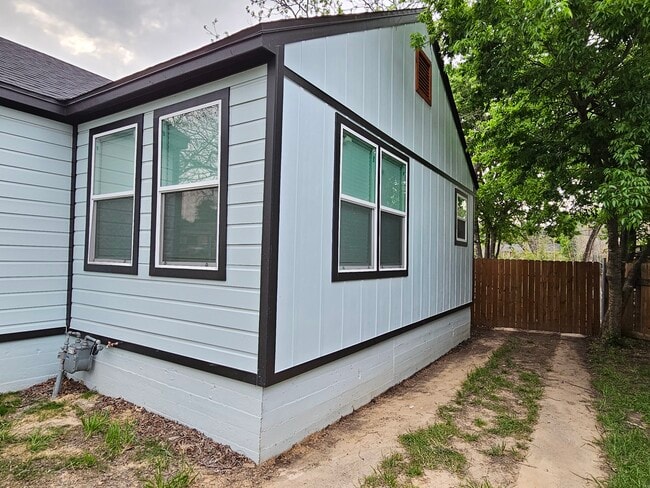 Building Photo - 2717 Alexander Ave
