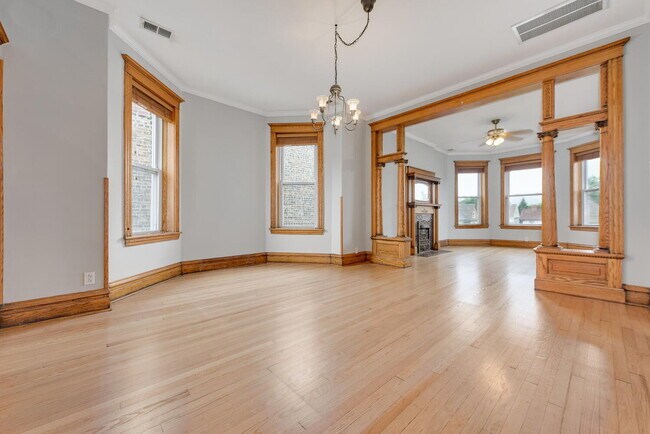 Building Photo - 2533 N Kimball Ave