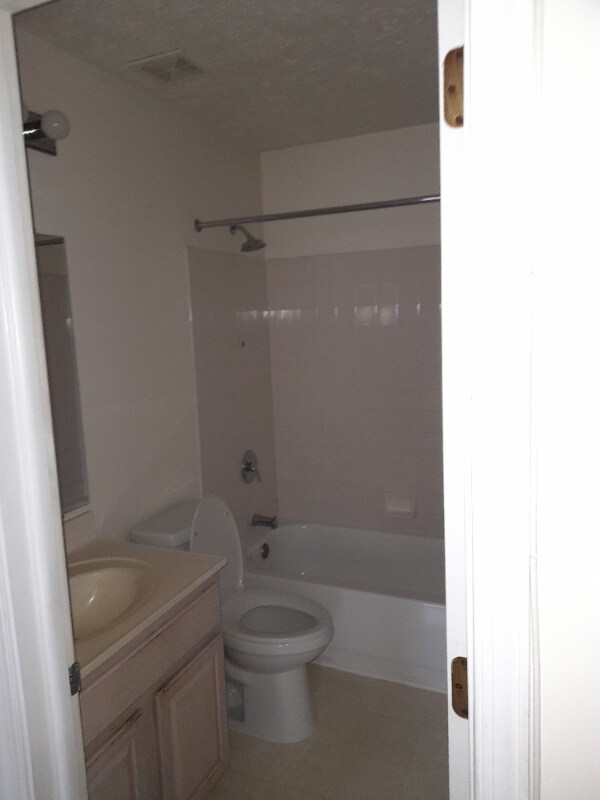 Foto del edificio - 2705 Claybrooke Dr