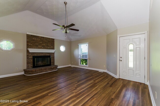 Building Photo - 300 Wava Dr