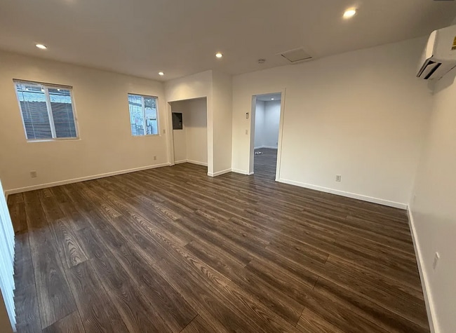 Foto del edificio - 14142 Oval Dr