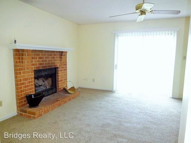 Building Photo - 2463 Riverlook Dr