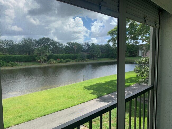 Foto del edificio - 7341 Amberly Ln