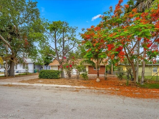 Foto del edificio - 1320 Barbizon Ln
