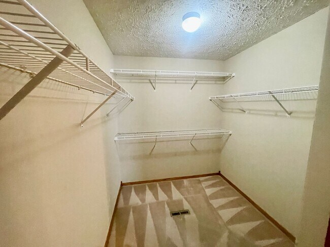 Foto del edificio - 6008 N 8th Ave