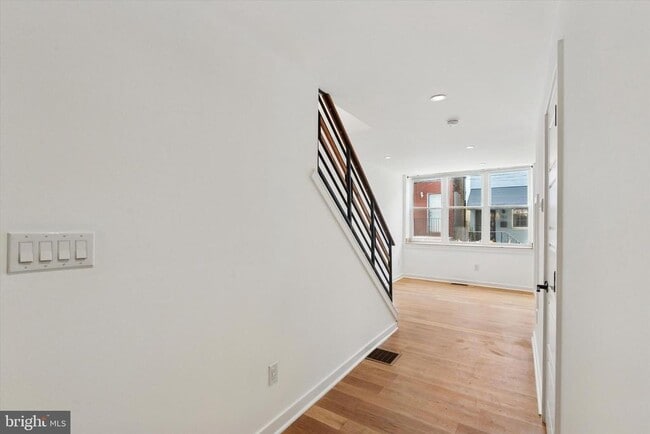 Building Photo - 705 Watkins St