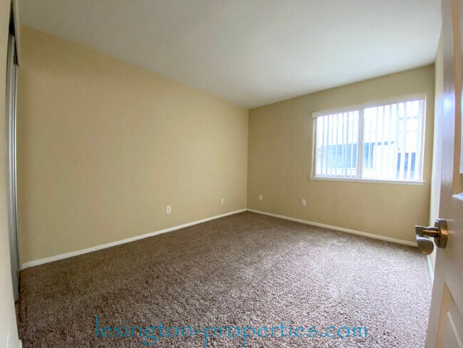 Building Photo - Stunning, 2Bed/2Bath, Condo Home with Views!