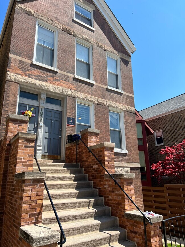 Foto del edificio - 1839 N Hermitage Ave