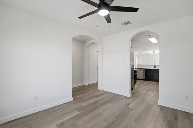 Building Photo - 4001 Cressler Ln