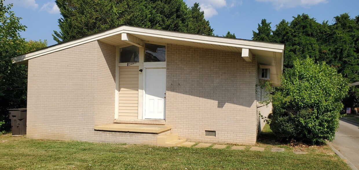 Primary Photo - 1631 W Rotary Dr