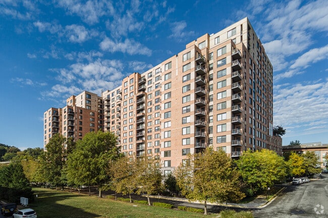 Midtown Alexandria Station Condominiums