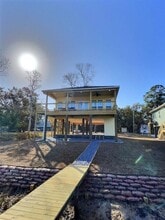 Building Photo - 8712 W Simmons Bayou Dr