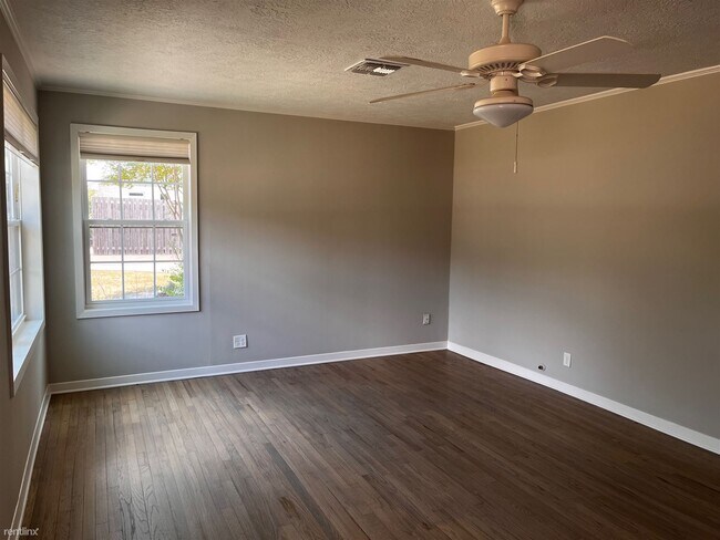 Building Photo - 4 br, 3 bath House - 1013 Walton Dr