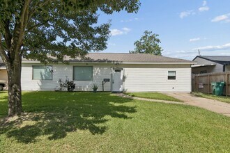 Building Photo - 216 Bearle St