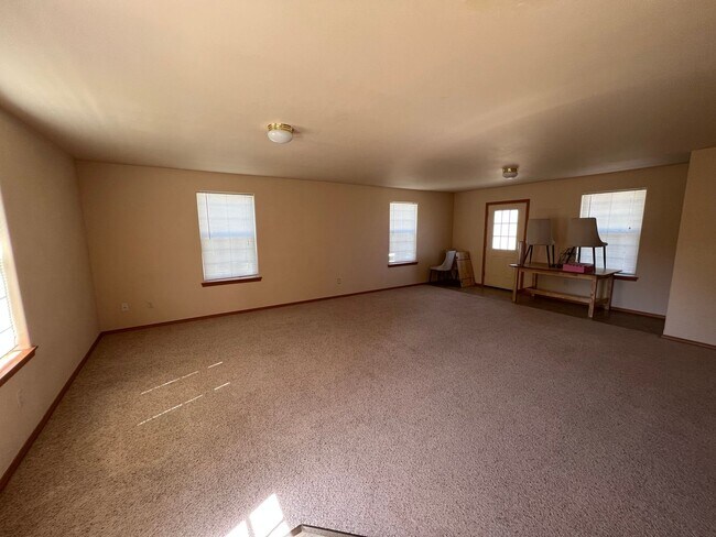 Building Photo - 309 W Helena Ave