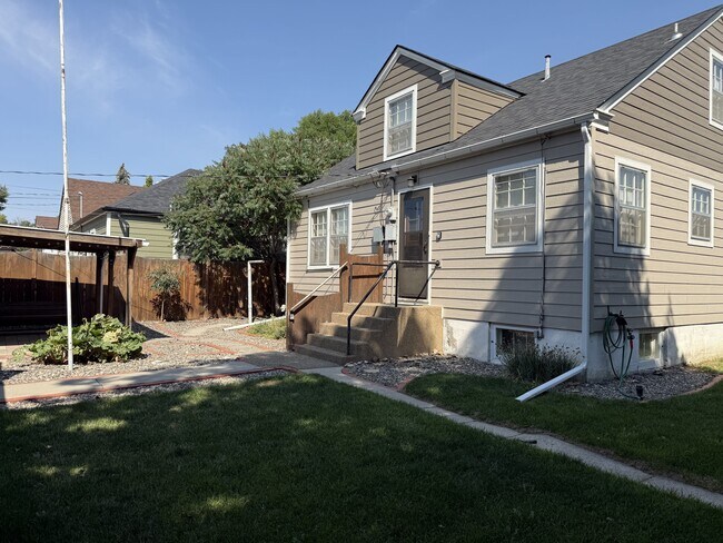 Building Photo - 502 Burlington Ave
