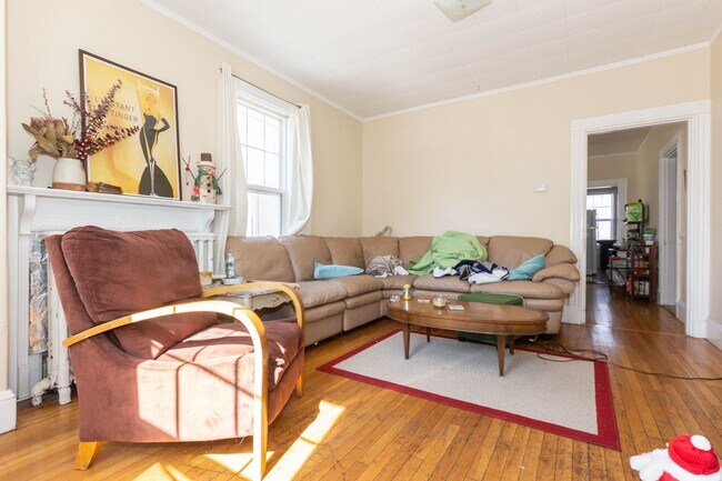 Building Photo - NO BROKER FEE!  SPACIOUS AND BRIGHT BRIGHTON CTR 5 BED/3 BATH AVAIL 9/1