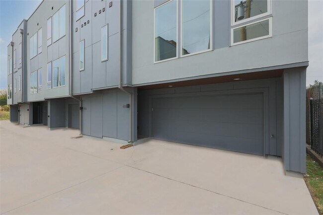 Building Photo - 1245 Gano St