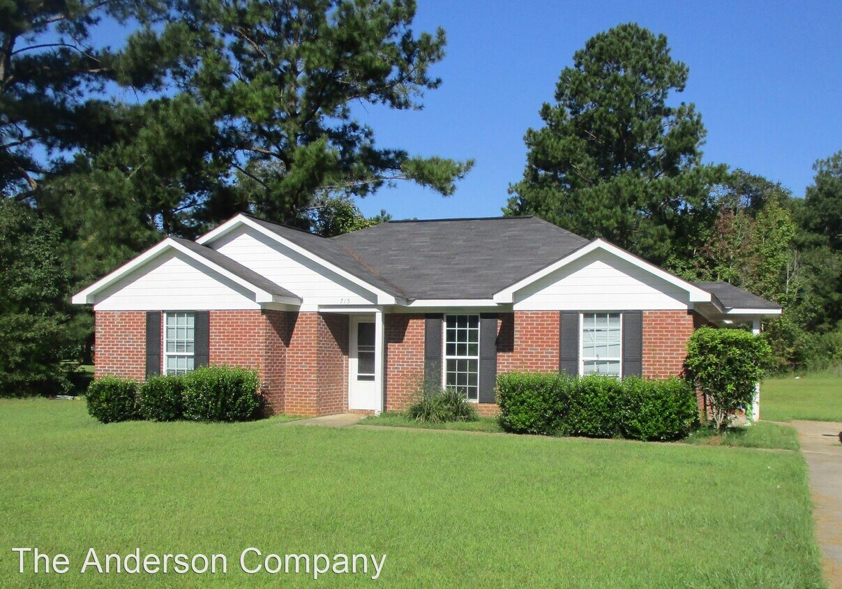 Primary Photo - 3 br, 2 bath House - 715 Shamrock Dr.