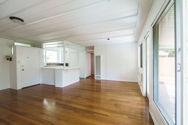 Interior Photo - 11833-37 Laurelwood Drive