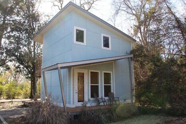 Building Photo - 401 Arceneaux Rd