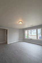 Building Photo - 13 S Grove St