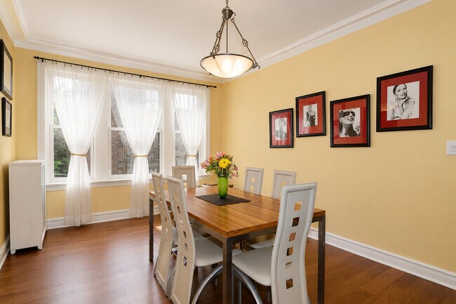 Foto del edificio - 751 W Brompton Ave