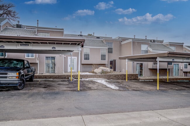 Building Photo - 3150 Van Teylingen Dr