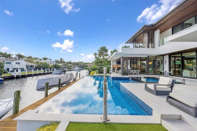 Building Photo - 13007 San Jose St